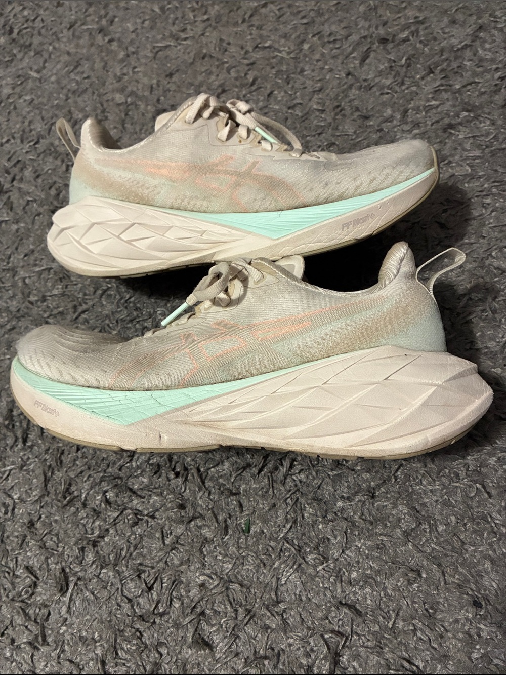ASICS novablast 4